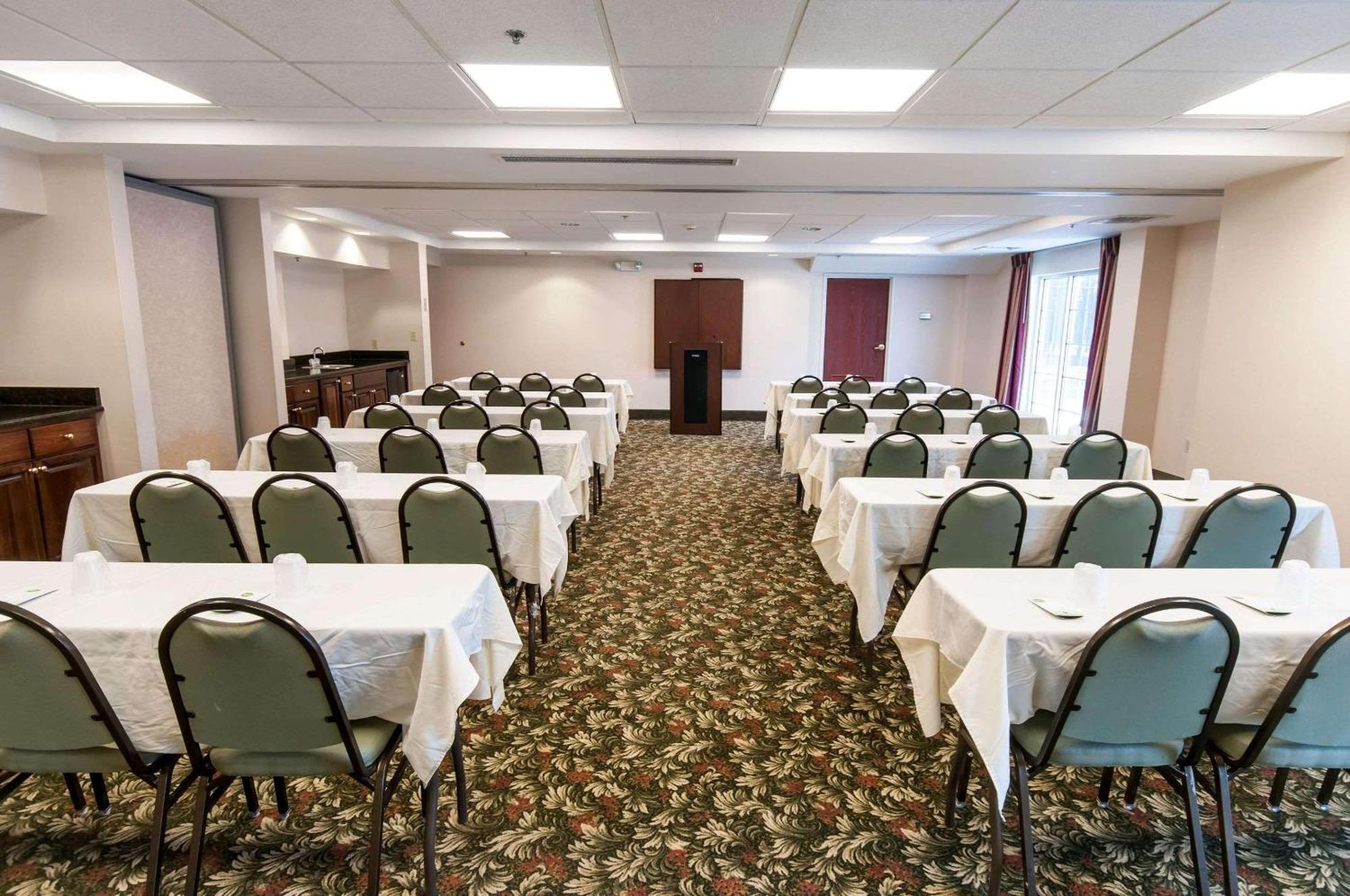 Comfort Inn & Suites Mount Pocono Εξωτερικό φωτογραφία