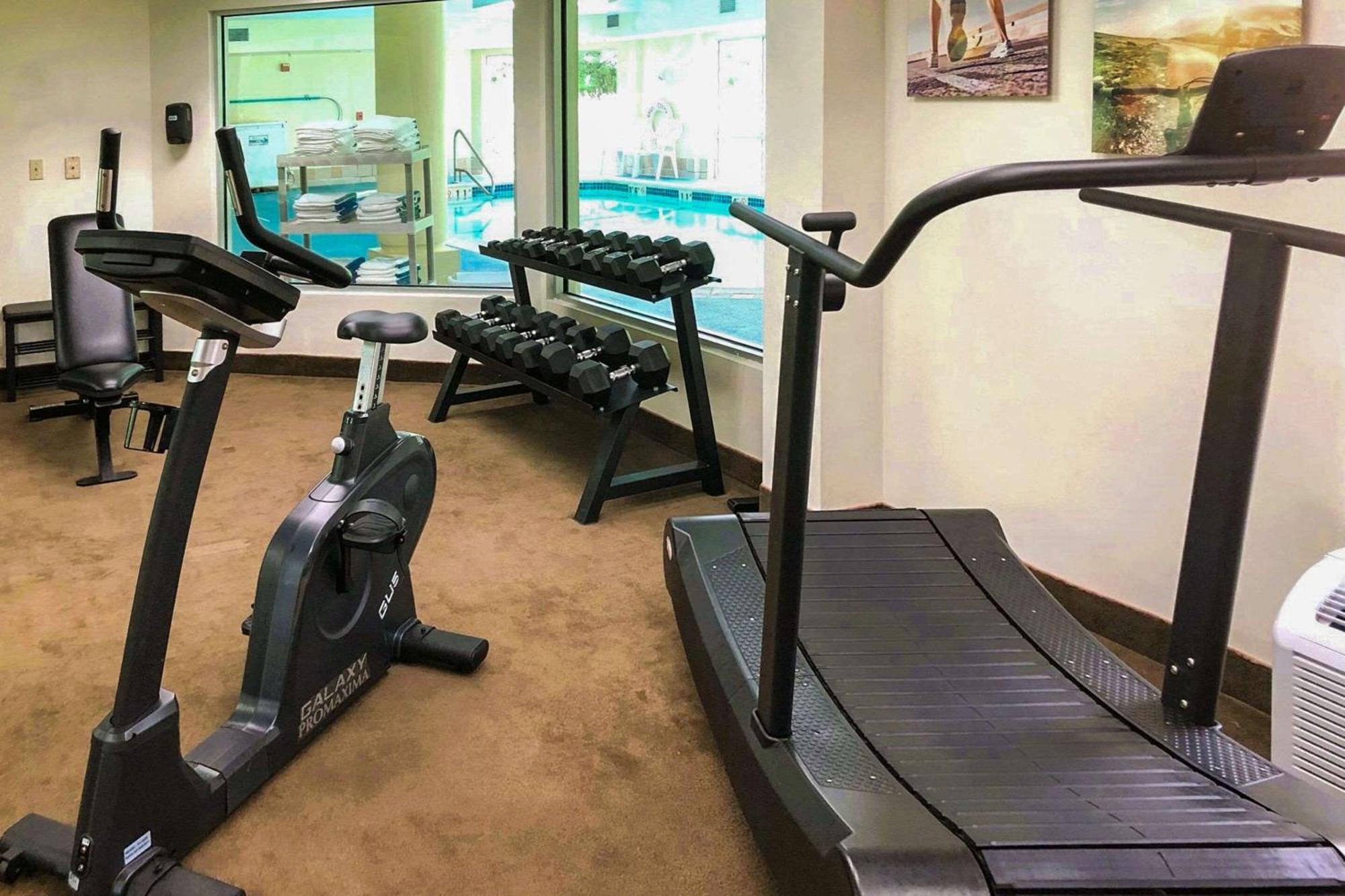 Comfort Inn & Suites Mount Pocono Εξωτερικό φωτογραφία