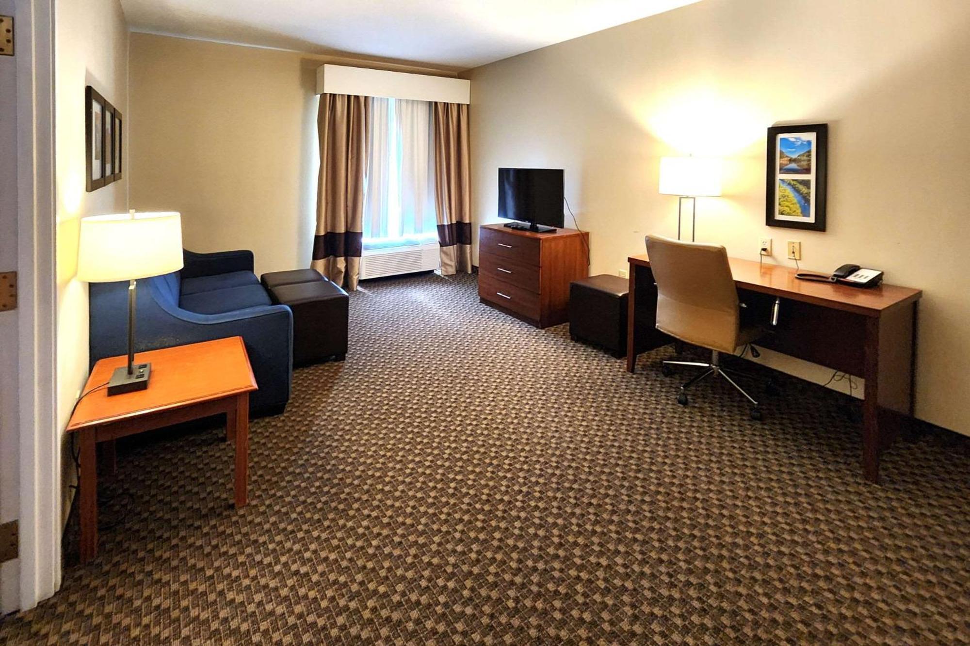 Comfort Inn & Suites Mount Pocono Εξωτερικό φωτογραφία