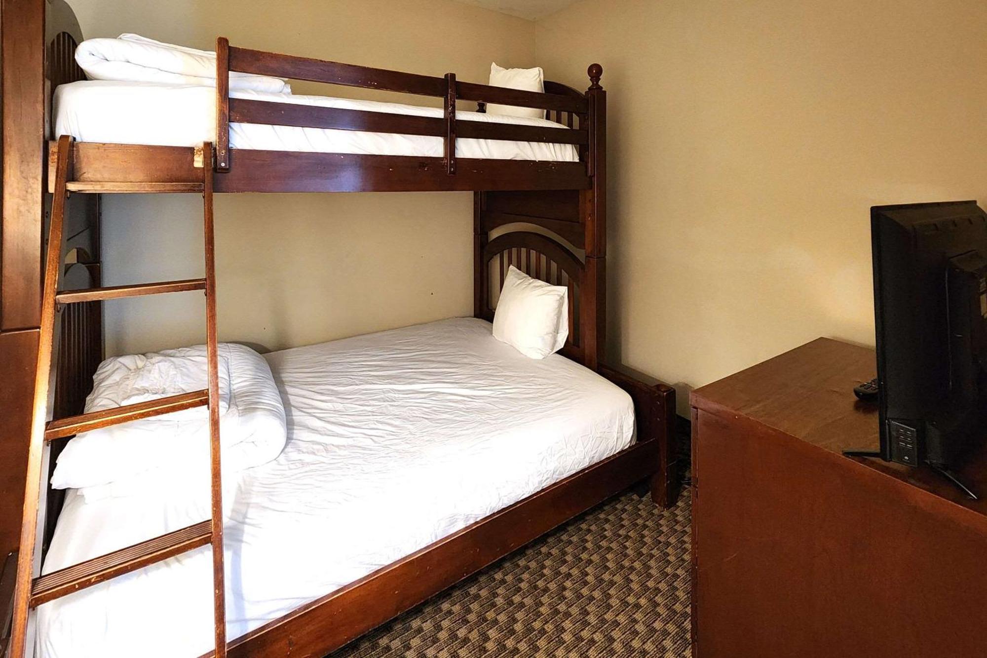 Comfort Inn & Suites Mount Pocono Εξωτερικό φωτογραφία
