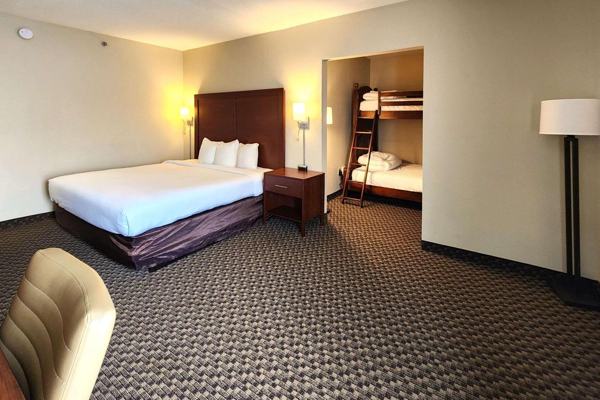 Comfort Inn & Suites Mount Pocono Εξωτερικό φωτογραφία